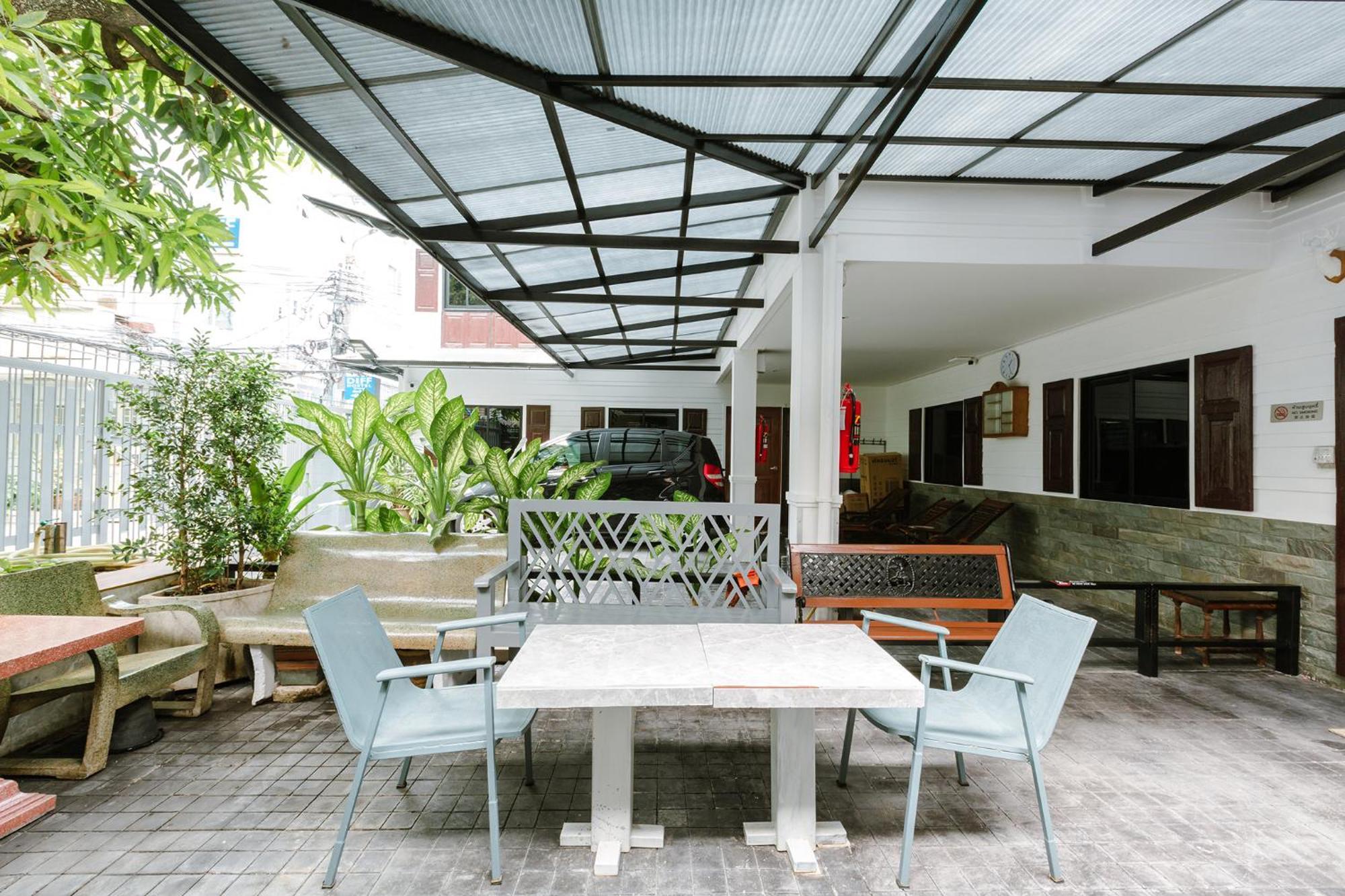 Diff Hostel Bangkok Exteriör bild