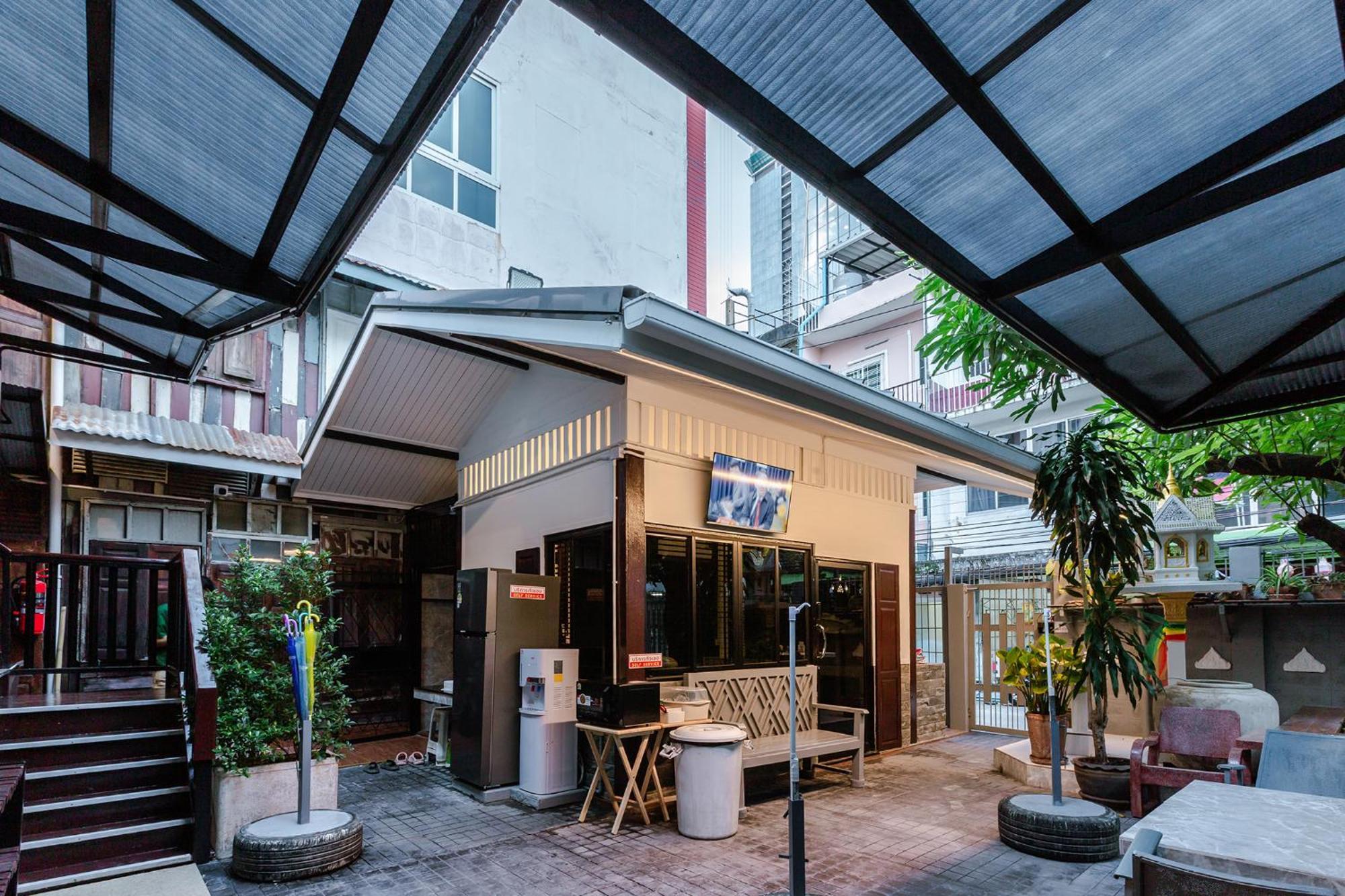 Diff Hostel Bangkok Exteriör bild