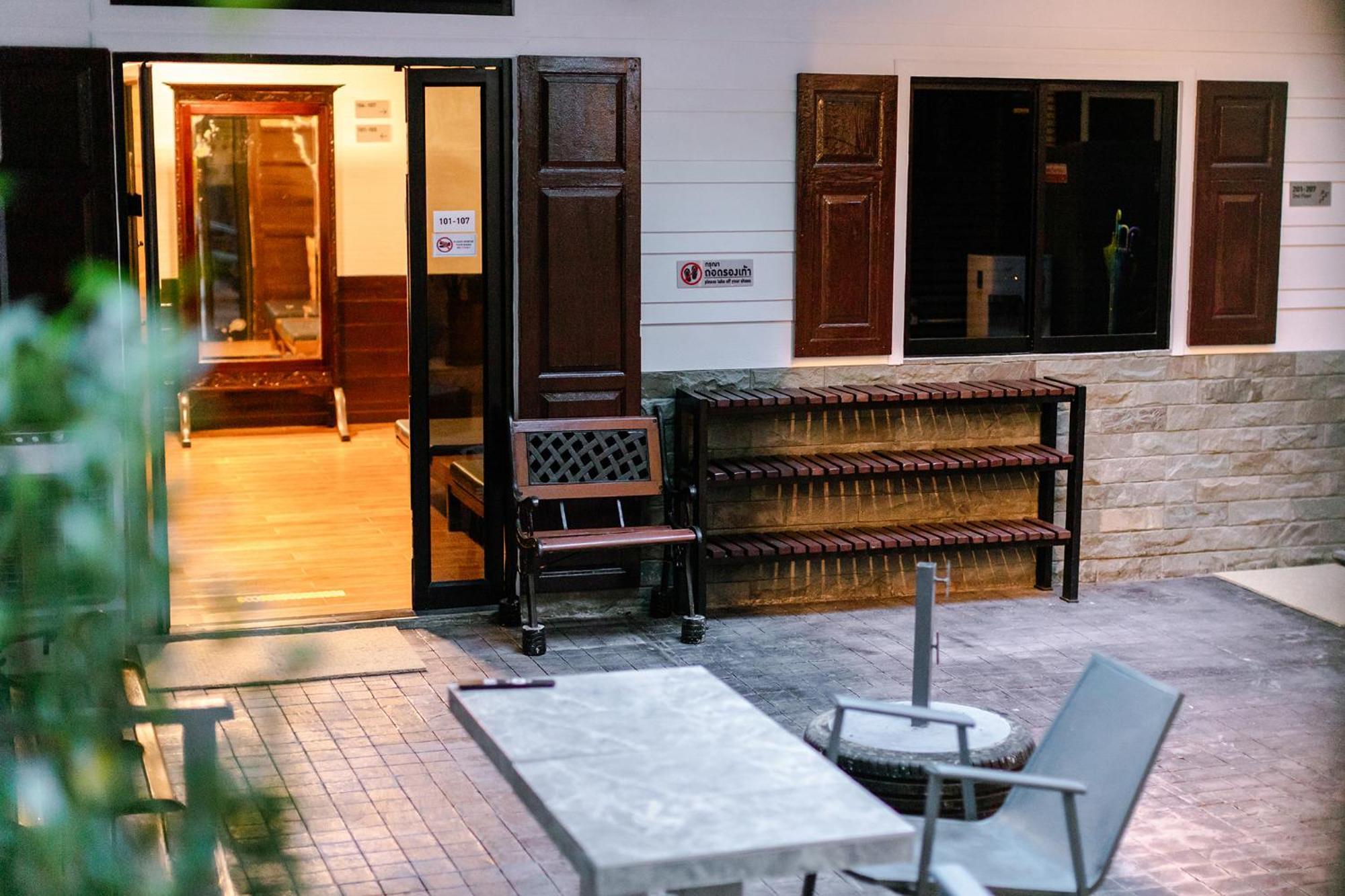 Diff Hostel Bangkok Exteriör bild