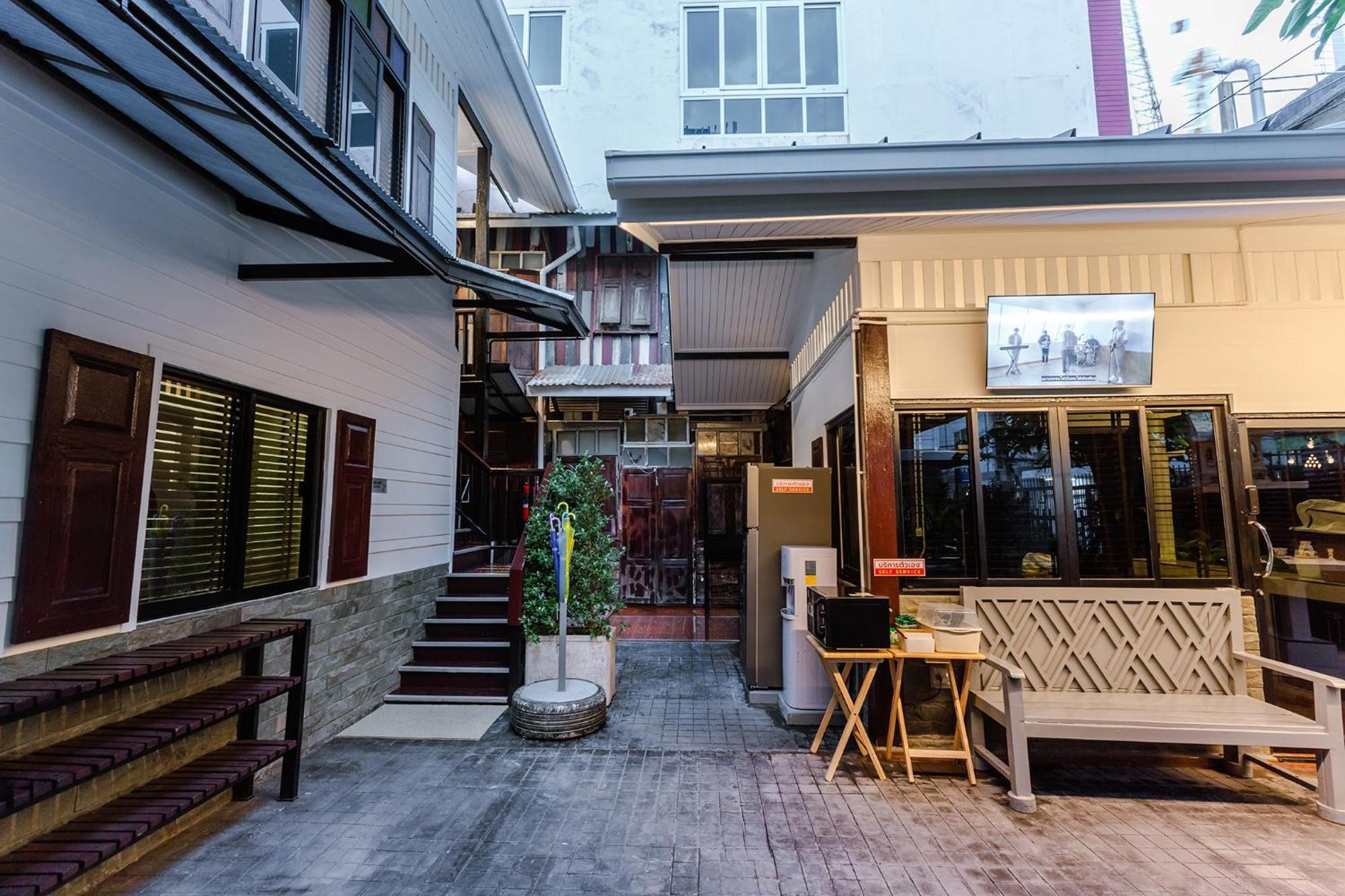 Diff Hostel Bangkok Exteriör bild